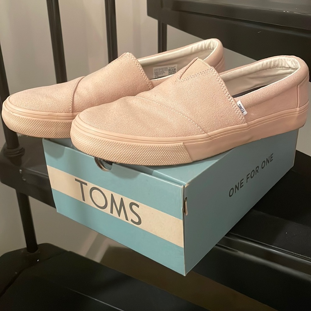 Tom’s men size 9